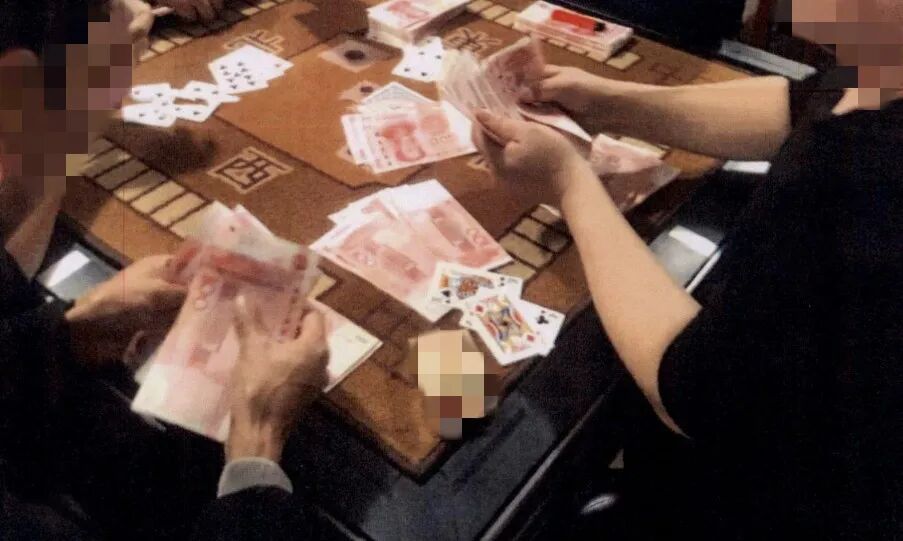 处理)在黄某脐橙园(以下简称"黄某脐橙园")打牌时商议赌"三公"事宜