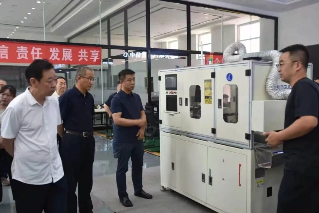 张家口职业技术学院领导一行到我校交流考察