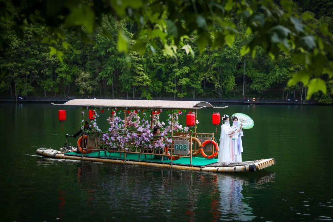 湖水更是夏日避暑的天堂不仅是文化的洗礼之地阳明山景区"陪妈妈感受