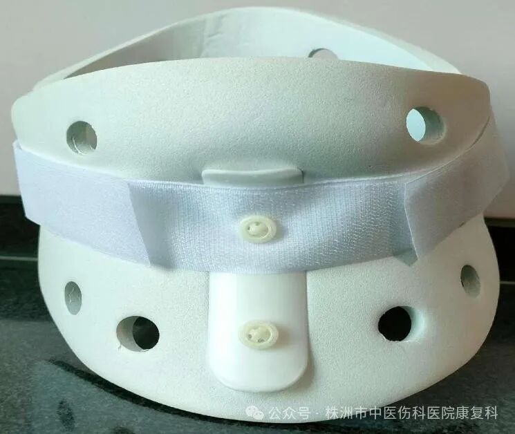 医用颈托怎么戴颈托从选择到护理，护士必知！_https://www.jmylbn.com_新闻资讯_第3张
