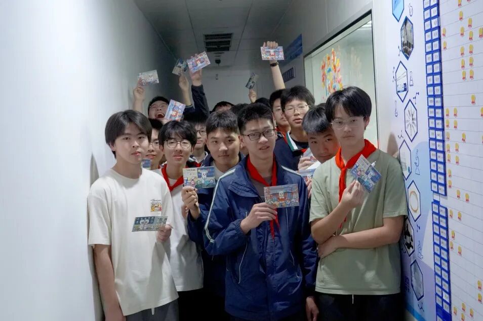 松江区茸一中学初三学子赴安谱实验开展研学活动