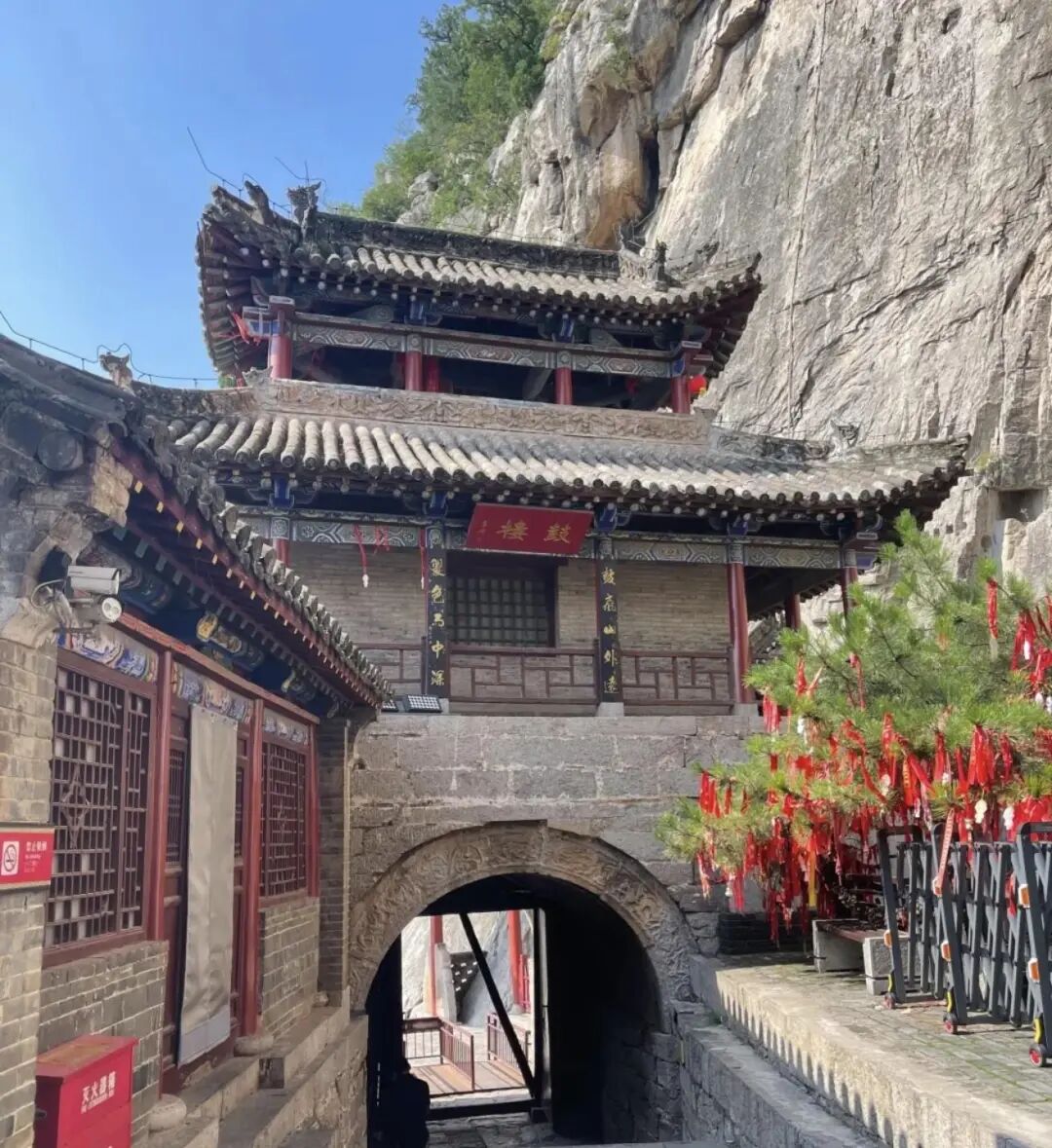 在祭祀女娲这块,数这里规模最大时间最早,是全国五大祭祖圣地之一.