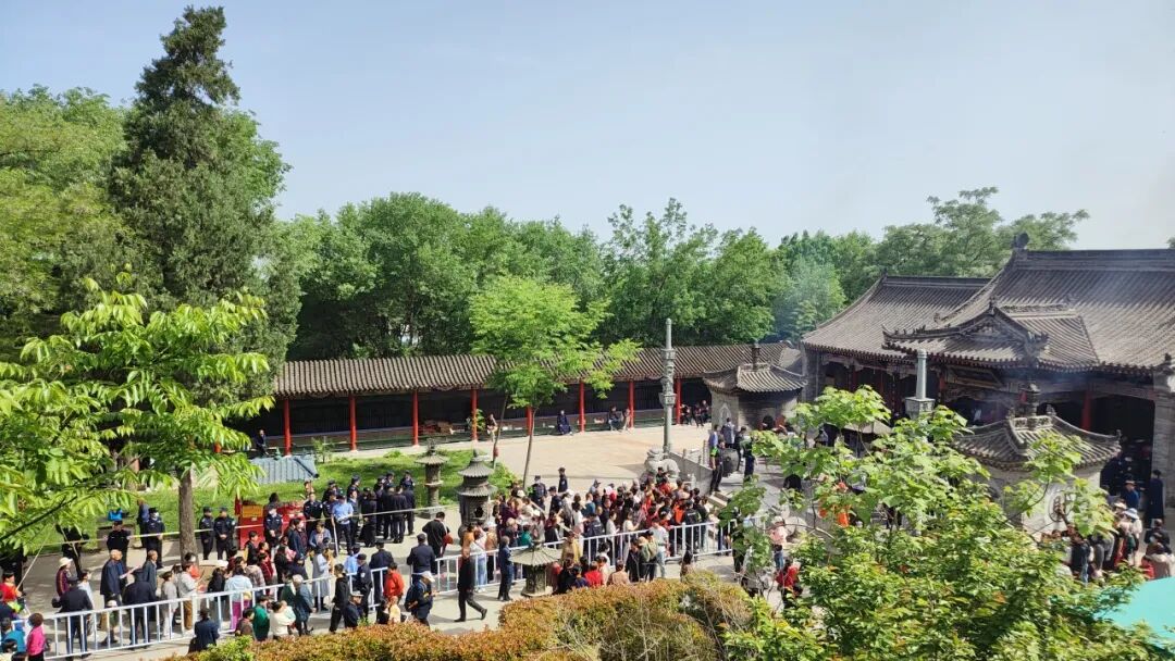 今天农历三月十五,来逛华山古庙会体验当地传统民俗!