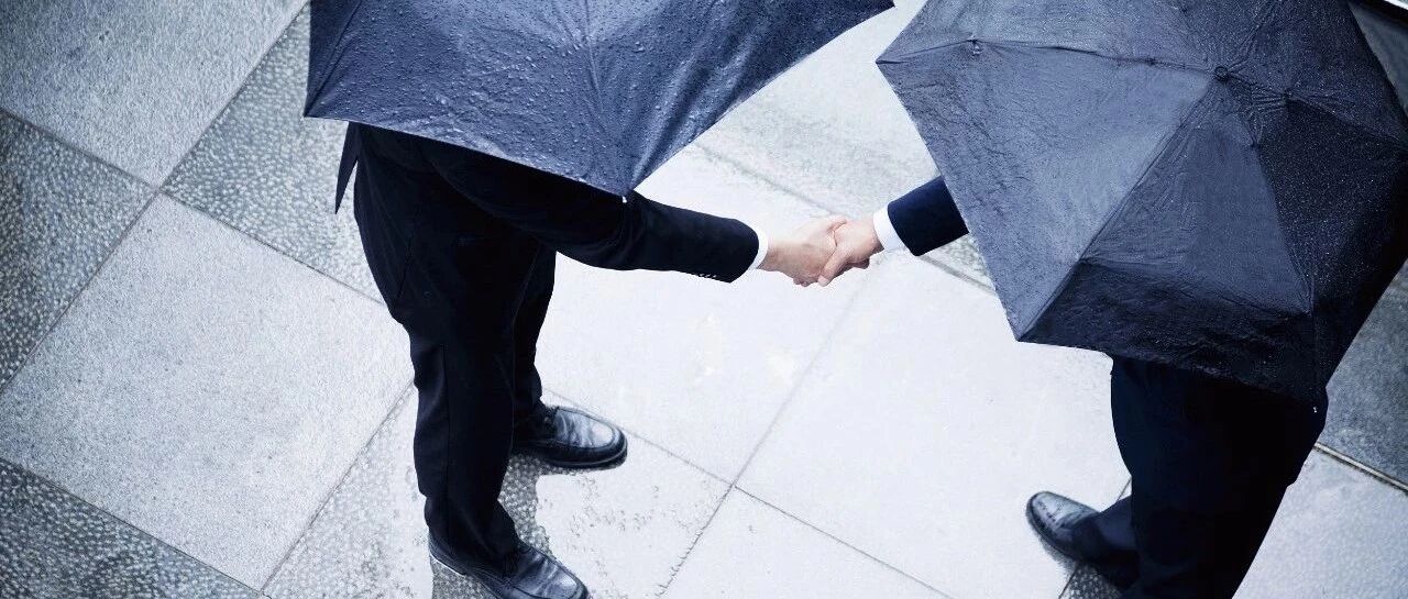 接受管理服务对象“感情投资”241万余元，为何被认定构成受贿罪？