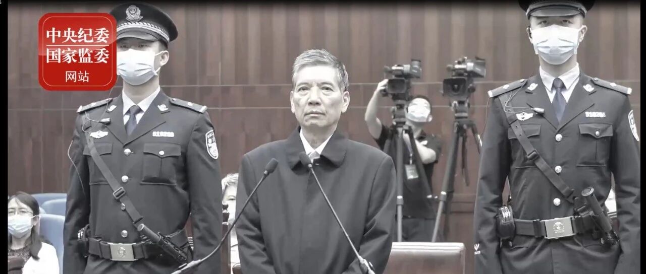 特权思想严重！秦光荣度假时警车开道、闭关封场……