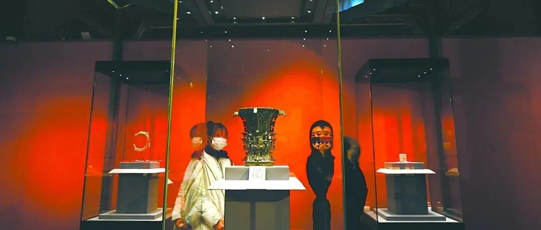 长信宫灯“点燃”冬奥火种，何尊化身冬奥火种台……国宝文物诠释“何以中国”