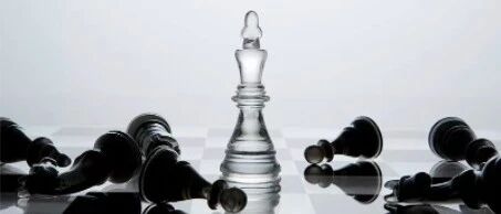 北京一村霸攫取利益5.8亿，1万平米豪宅存700余万现金和30余公斤金条