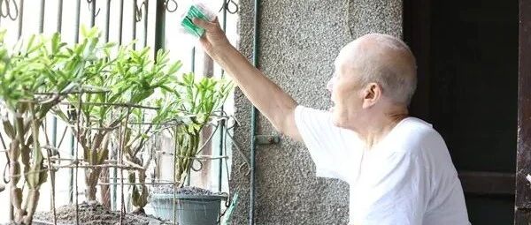 现在，张富清老人的生活依旧俭朴