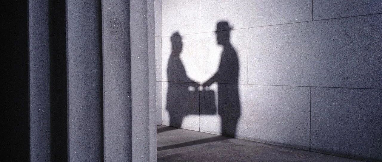 “无所不能”的普通商人竟被白恩培秦光荣奉为座上宾，云南重拳修复净化政治生态