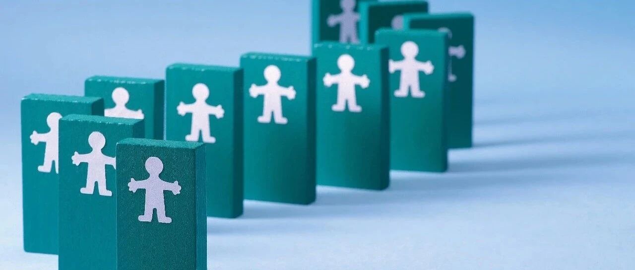 安排沾亲带故的“自己人”，这些人大搞“裙带关系”酿窝案