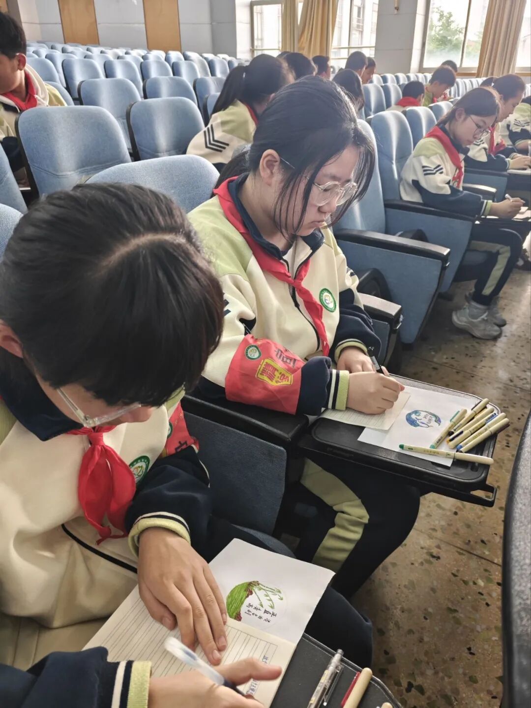 增益长智 | 绘精锐之徽，扬益智之风 ——记湘潭市益智中学精锐七年级学生会会徽徽章制作活动