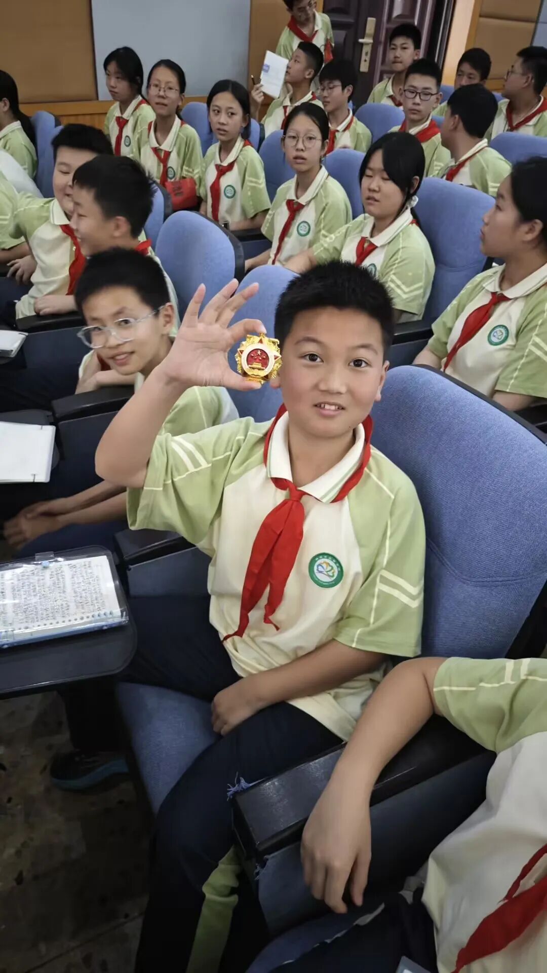 幸福德育 | 匠心筑梦，技能闪光——记湘潭市益智中学七年级劳模工匠宣讲课活动