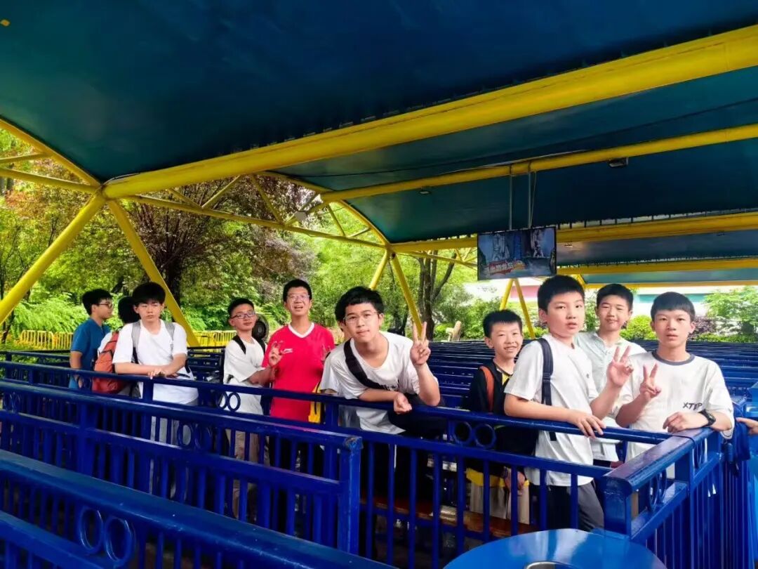 工会活动 | 韶山之行凝斗志 方特漫游悦时光——湘潭市益智中学开展工会活动暨六一亲子活动