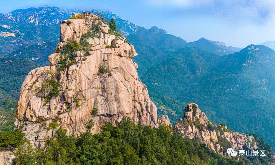 秋日泰山扇子崖云梯通上天无限风光在奇峰