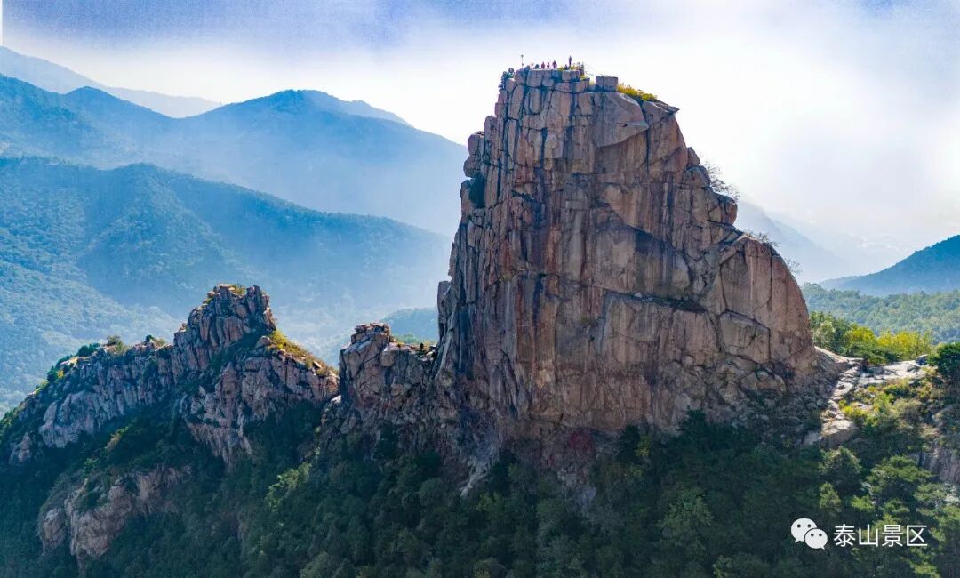 秋日泰山扇子崖云梯通上天无限风光在奇峰