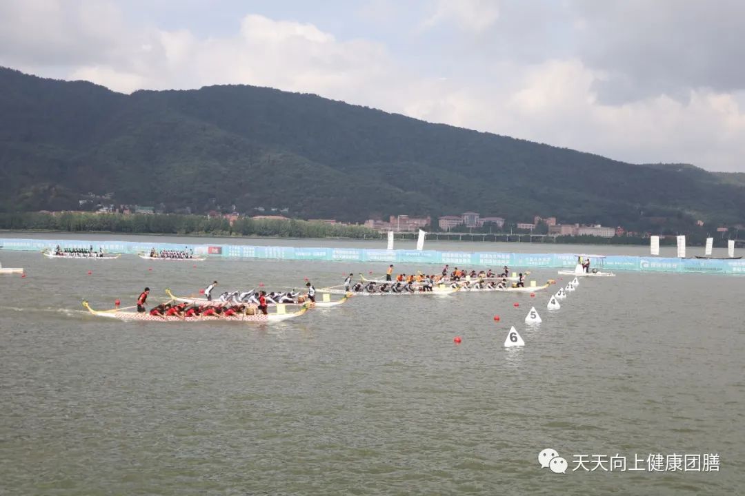 天天向上助力第11届中国大学生龙舟锦标赛“逐浪”滇池