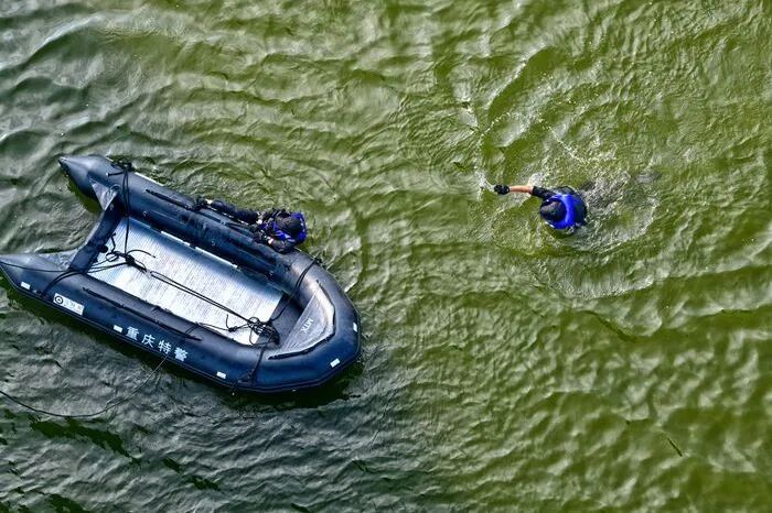戰(zhàn)酷暑護(hù)平安 | 重慶特警開(kāi)展2024年度“礪劍淬刃”水陸兩棲專項(xiàng)訓(xùn)練