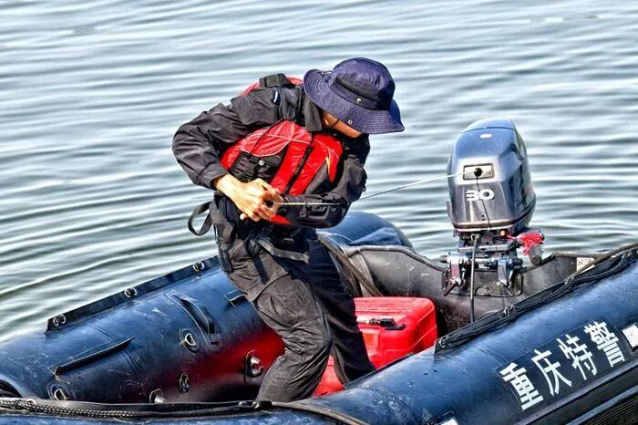 戰(zhàn)酷暑護(hù)平安 | 重慶特警開(kāi)展2024年度“礪劍淬刃”水陸兩棲專項(xiàng)訓(xùn)練