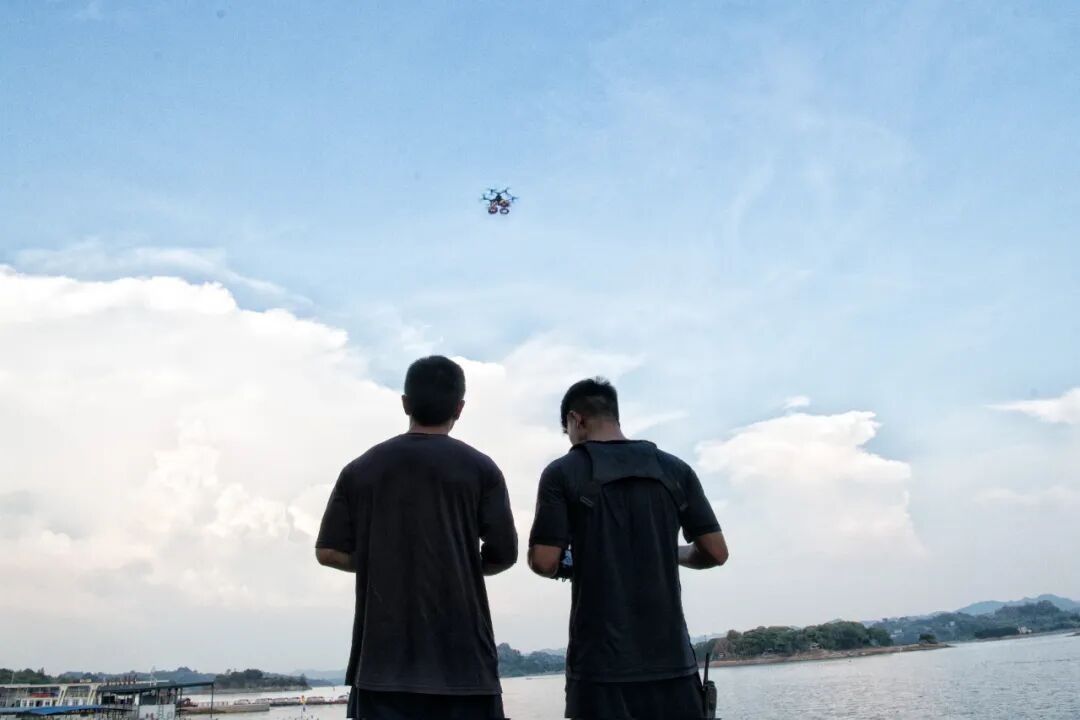 戰(zhàn)酷暑護(hù)平安 | 重慶特警開(kāi)展2024年度“礪劍淬刃”水陸兩棲專項(xiàng)訓(xùn)練