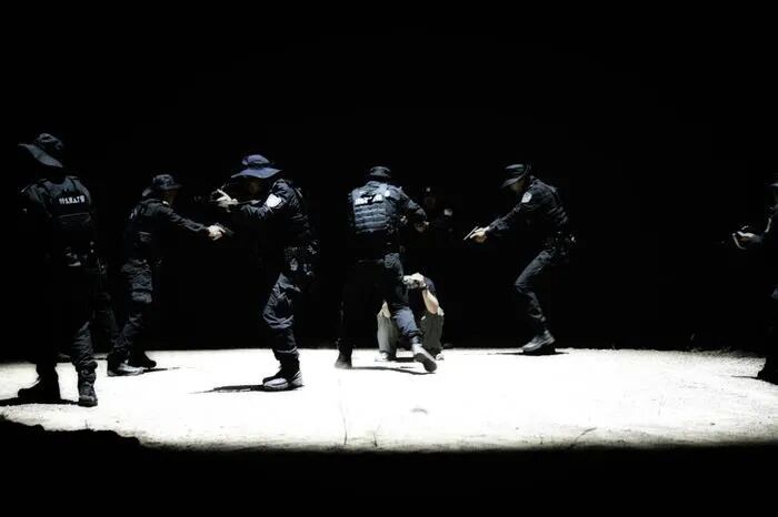 戰(zhàn)酷暑護(hù)平安 | 重慶特警開(kāi)展2024年度“礪劍淬刃”水陸兩棲專項(xiàng)訓(xùn)練