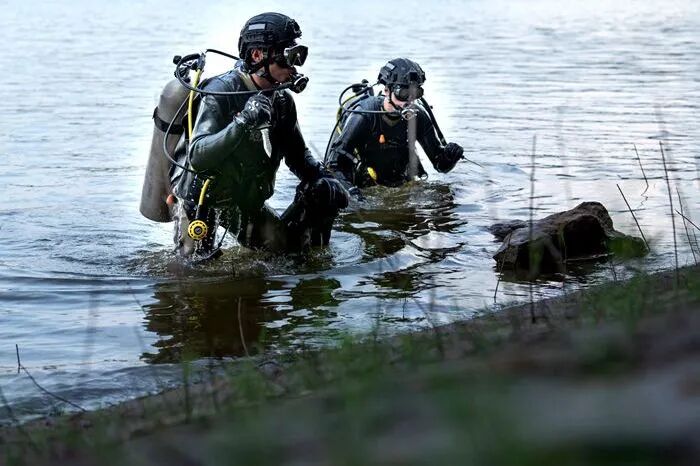 戰(zhàn)酷暑護(hù)平安 | 重慶特警開(kāi)展2024年度“礪劍淬刃”水陸兩棲專項(xiàng)訓(xùn)練