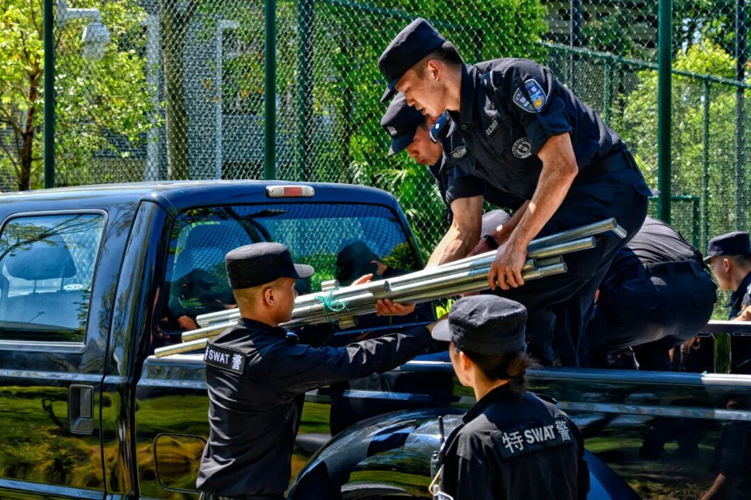 戰(zhàn)酷暑護(hù)平安 | 重慶特警開(kāi)展2024年度“礪劍淬刃”水陸兩棲專項(xiàng)訓(xùn)練