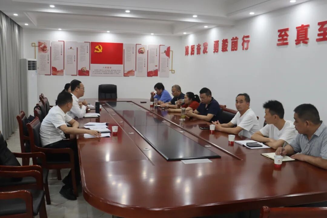 卫松到县纺织服装行业协会调研