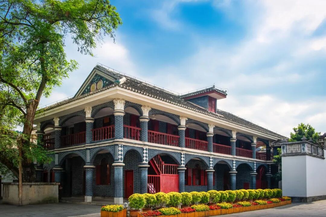 伟大转折之路的起点今年是遵义会议召开90周年,90年来,遵义会议精神