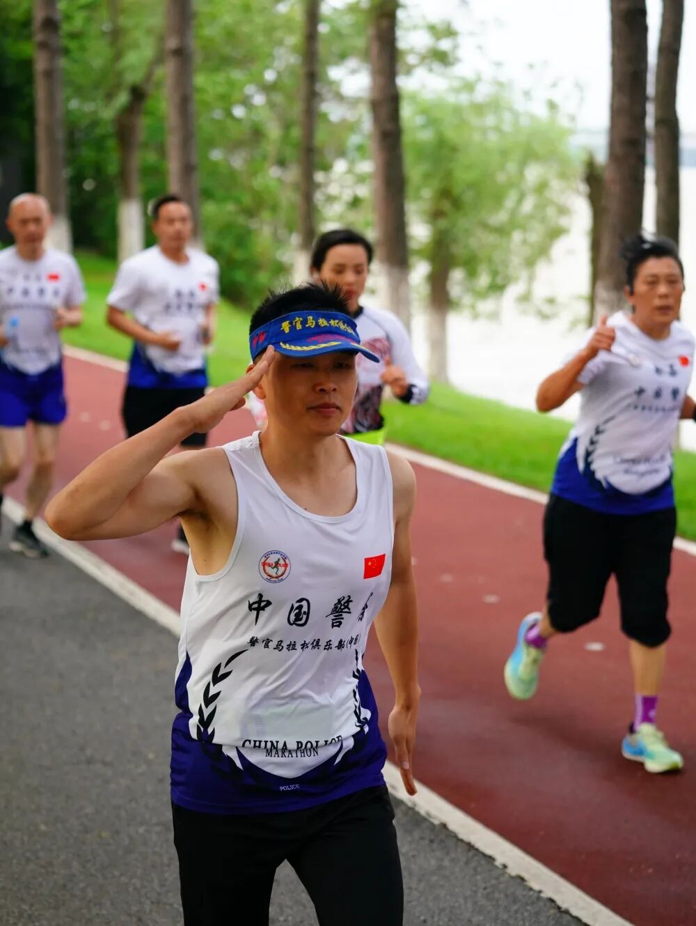 魅力艾溪湖,英雄警跑团!预备……跑!