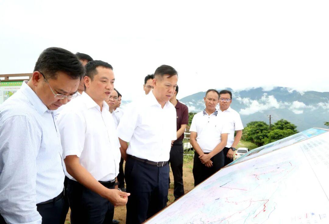 洪正华率州委调研组到红河县调研时强调:抓实绿色产业 推进文旅融合