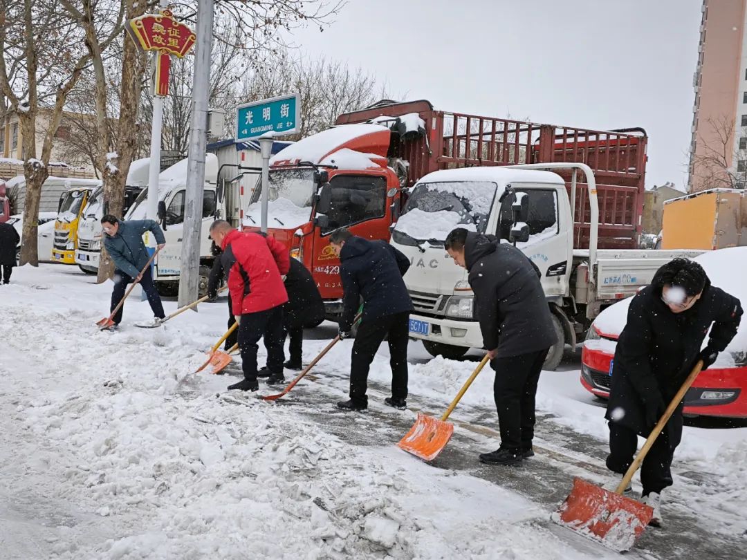 应对降雪 | 晋州市打响龙年第一场除雪清冰攻坚战(图3)