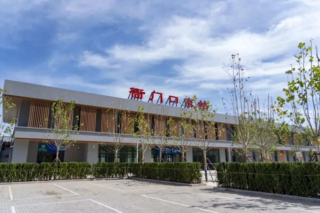 新线正式投用，新车亮相(图4)