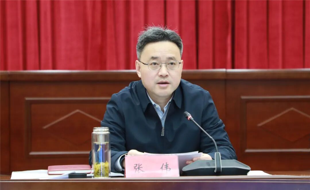 张伟指出,要立足于"快",做到工作再提速.