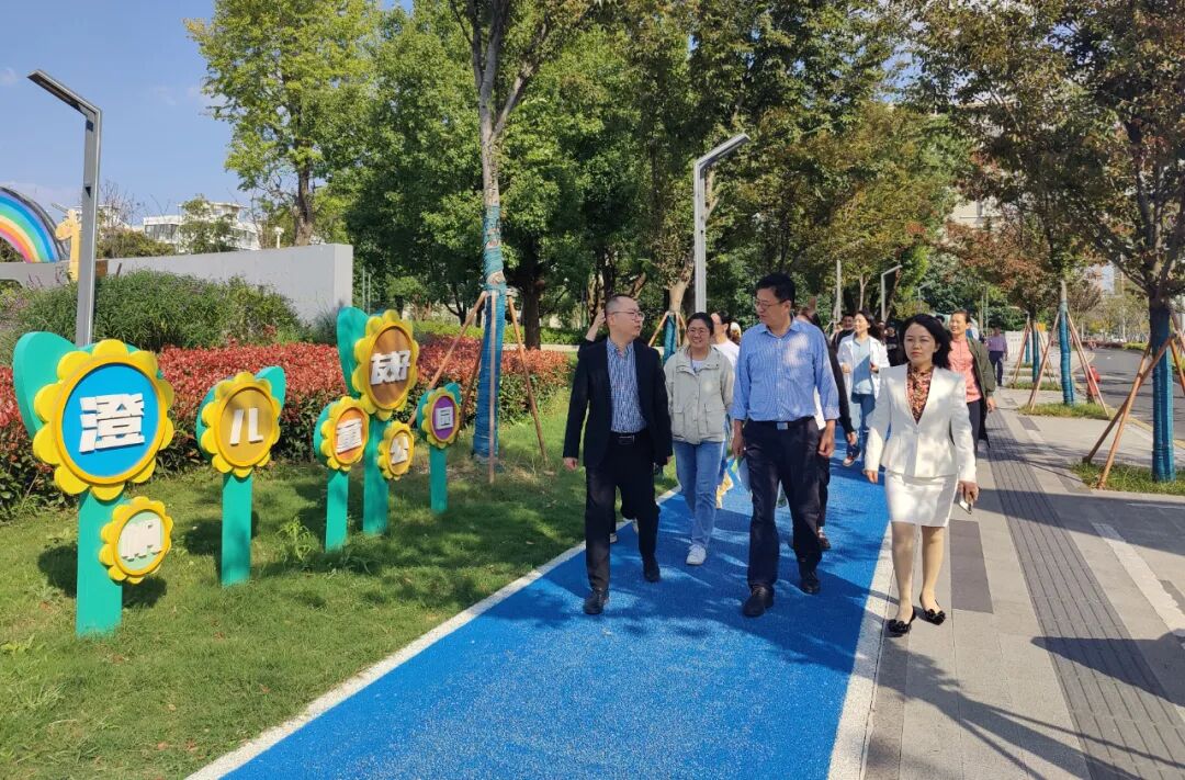 仲子午,刘苏明一行先后来到了吴中区太湖街道融湾社区,旺山遇见卢浮宫