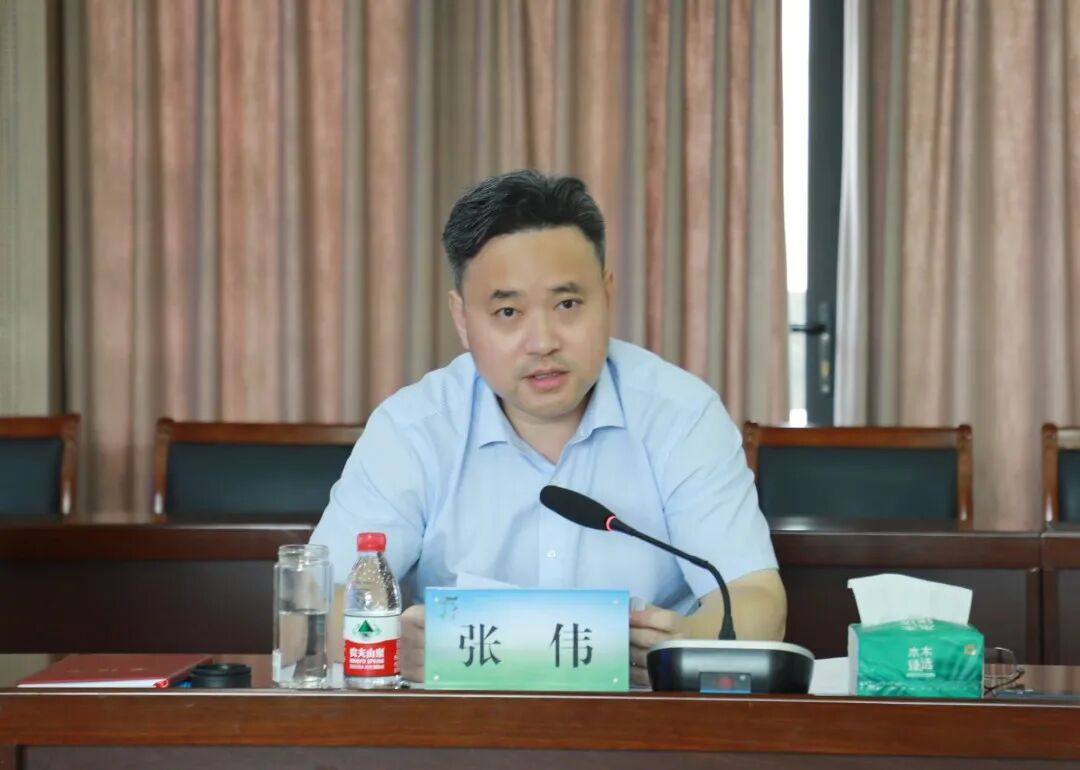 广陵发布张伟郎俊一行调研广陵新城湾头镇