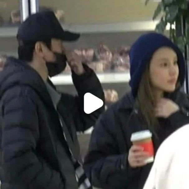 冯绍峰新恋情曝光!带女友和李治廷聚餐,互动自然超有夫妻相