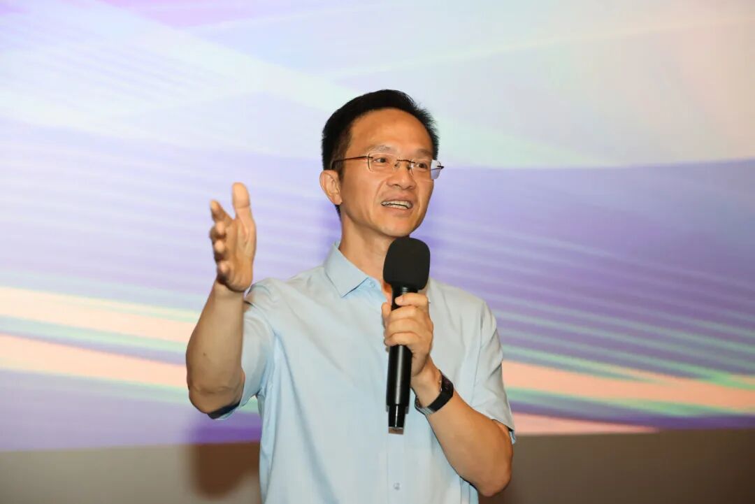 中国青年出版总社党委常委、董事、总编辑，中国青年杂志社总编辑陈章乐