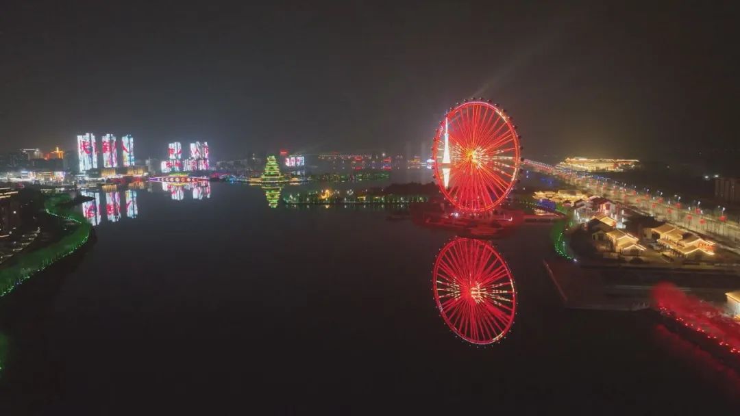 统筹融合美德元素,把水幕电影城市亮化景区景点户外大屏等