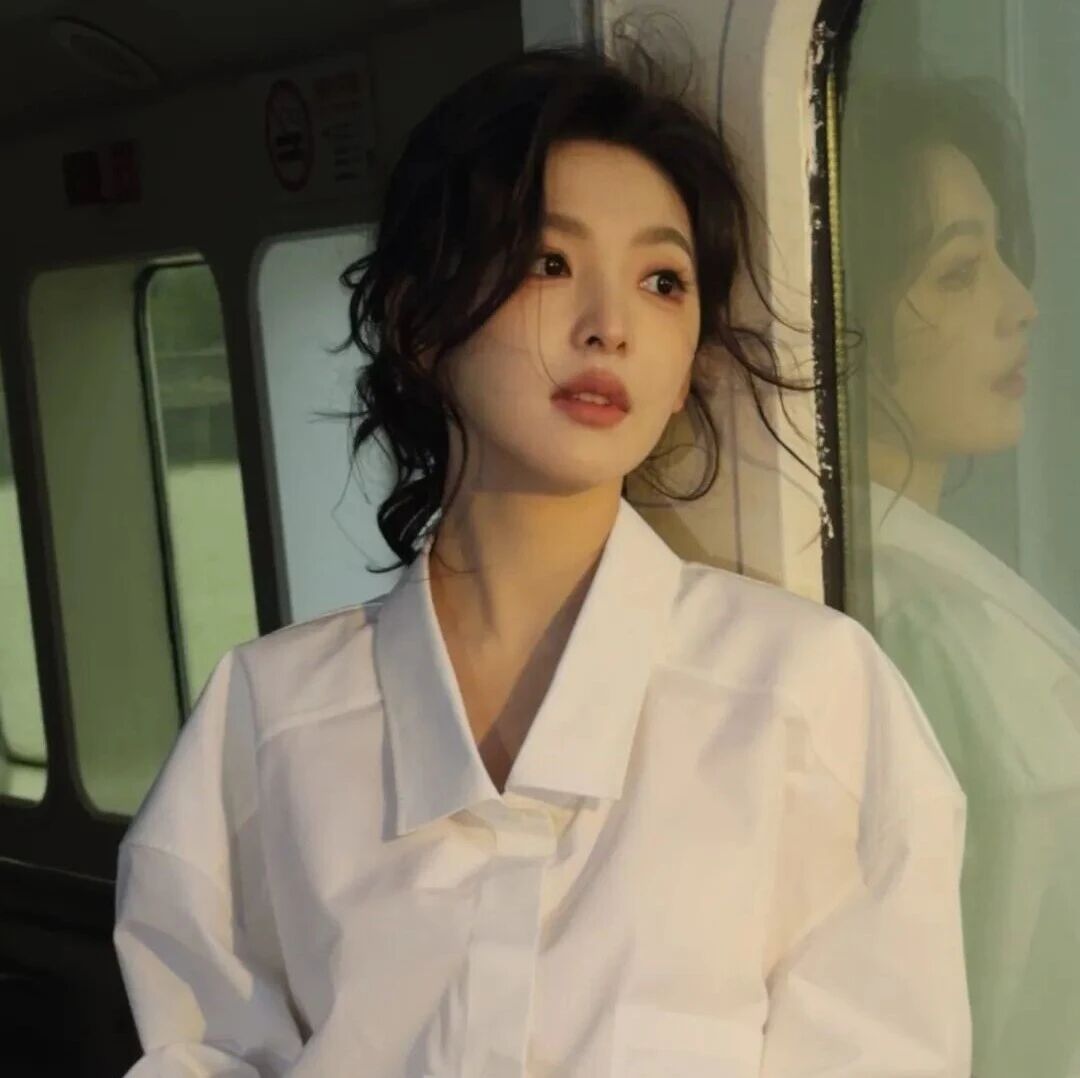 章若楠白衬衫壁纸美图