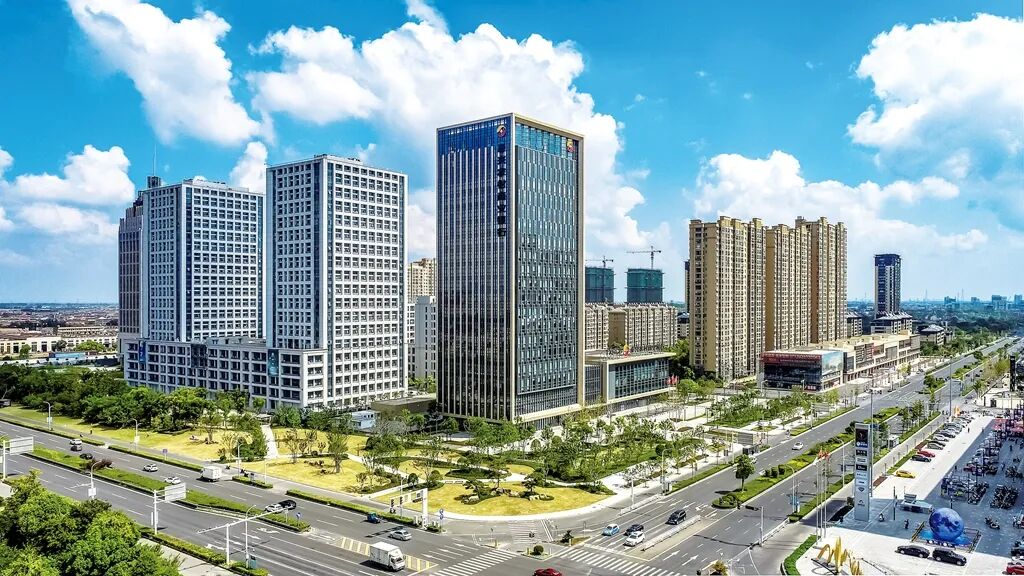 泰兴农商行蓝天白云图.jpg