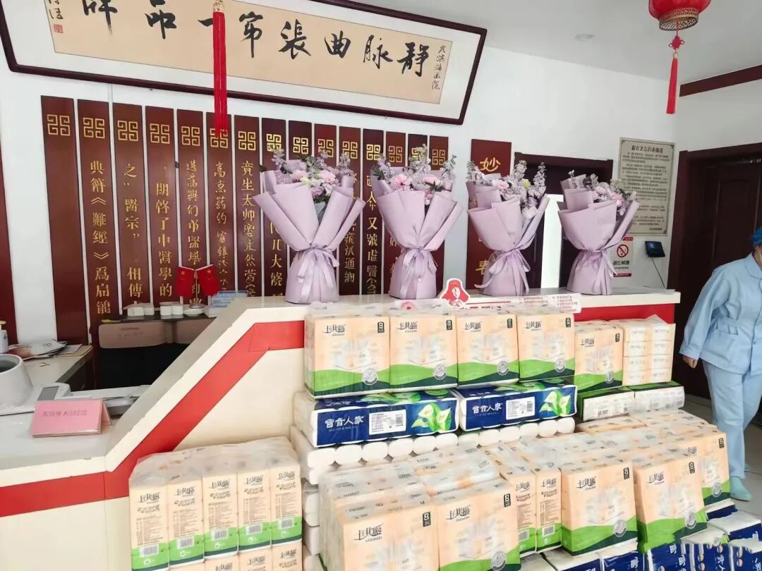 情暖三八节 关爱绽芳华——滨海医院为女员工发放节日福利