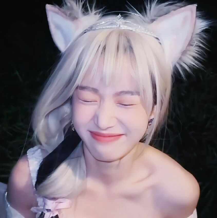 卢昱晓的万圣节变装:化身甜美小猫咪,萌翻全场!