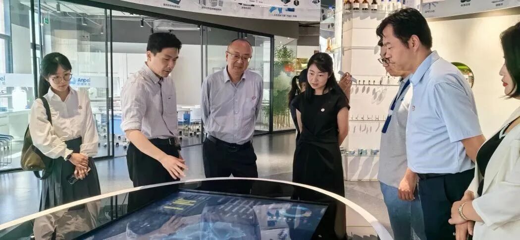 校企合作 智慧啟航丨上海師范大學(xué)附屬外國語中學(xué)蒞臨安譜實驗參觀交流