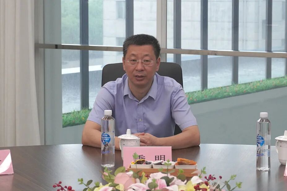 區(qū)人大常_委會(huì)黨組書記、主任趙汝青帶隊(duì)赴安譜實(shí)驗(yàn)走訪調(diào)研