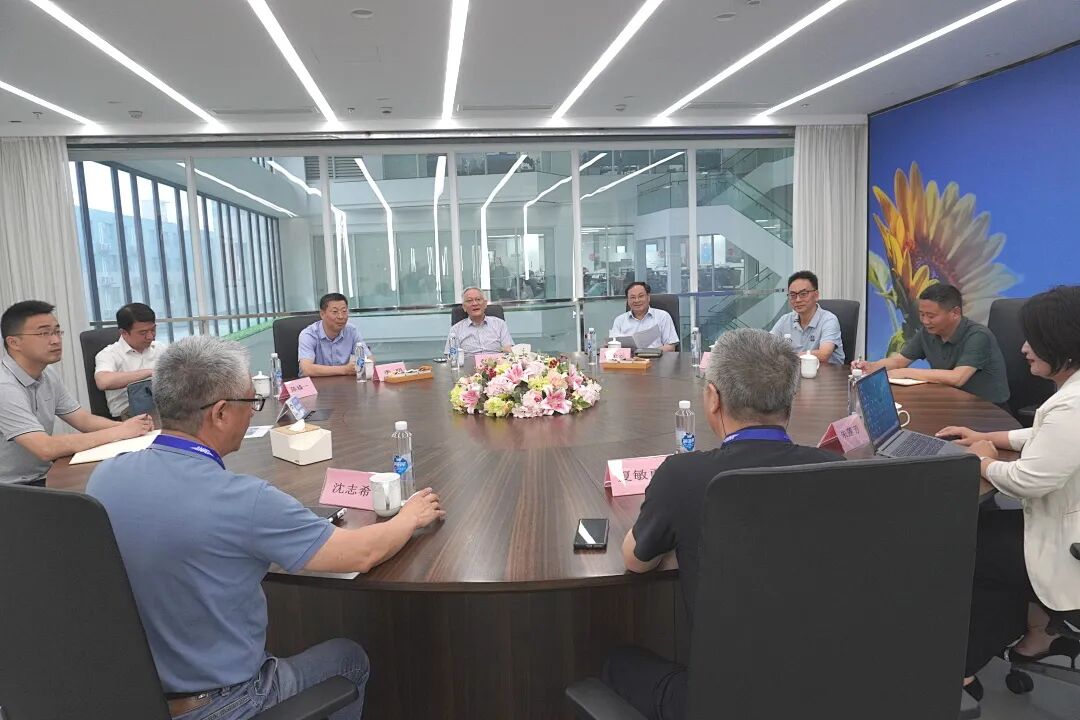 區(qū)人大常_委會(huì)黨組書記、主任趙汝青帶隊(duì)赴安譜實(shí)驗(yàn)走訪調(diào)研