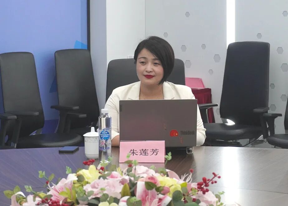 區(qū)人大常_委會(huì)黨組書記、主任趙汝青帶隊(duì)赴安譜實(shí)驗(yàn)走訪調(diào)研