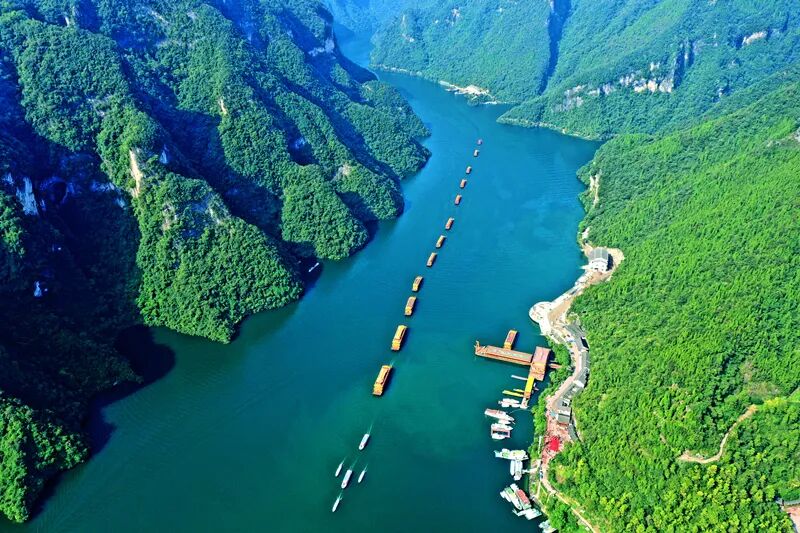 初夏至船游灵秀湖北览江湖风光