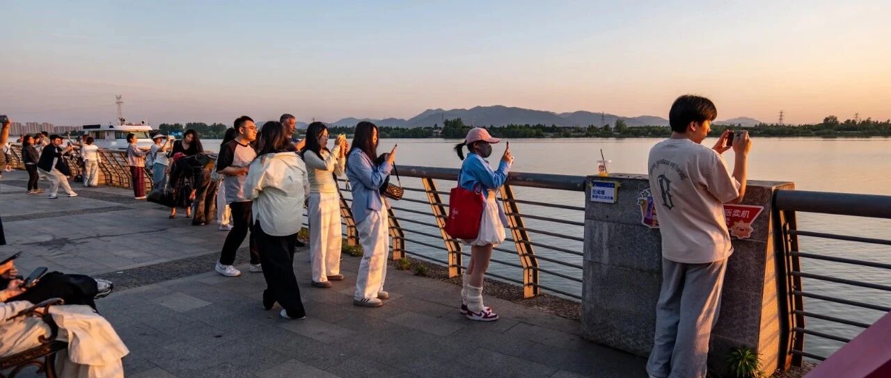 闻堰老街，2块钱坐轮渡追一场江上日落