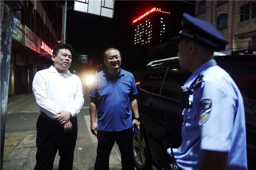 县委副书记周仔洪公安局党委书记陈义标夜查暗访看真容