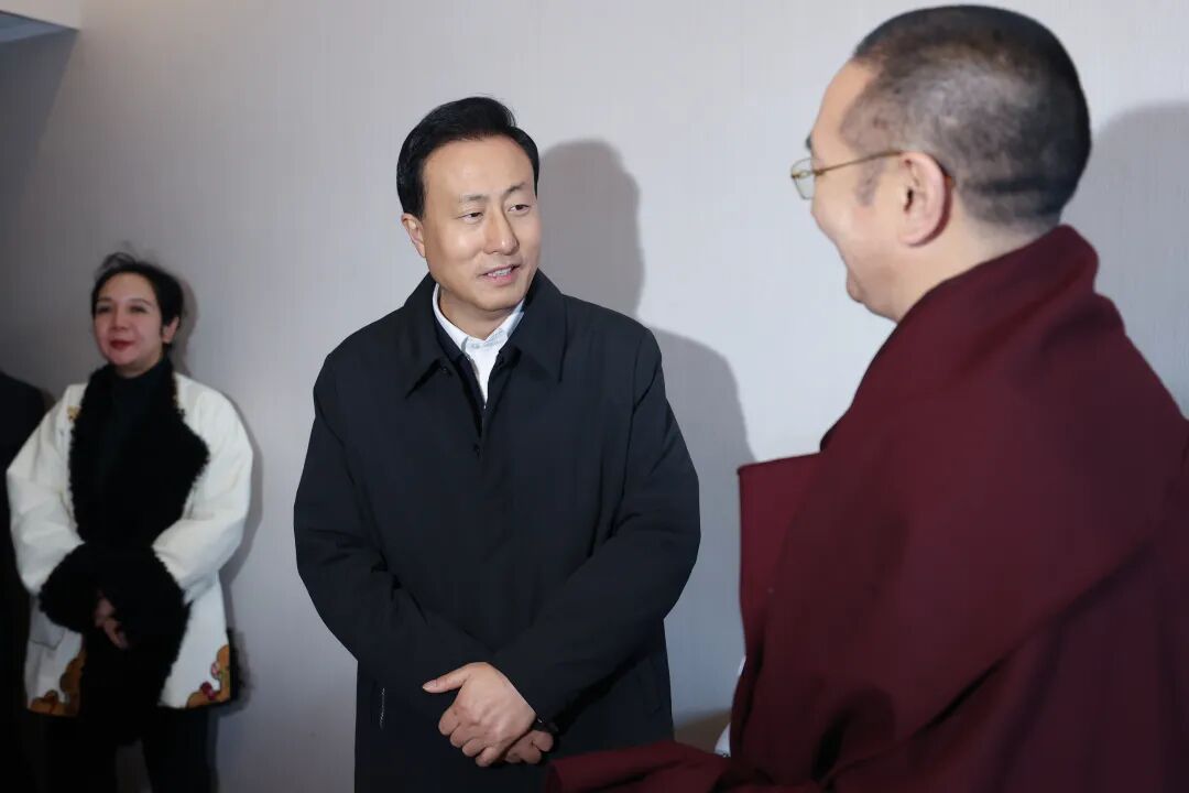 ཁུལ་ཨུའི་ཧྲུའུ་ཅི་ཀྲའོ་པོས་འཐུས་མི་དང་ཨུ་ཡོན་ལ་འཚམས་འདྲི་གནང་།